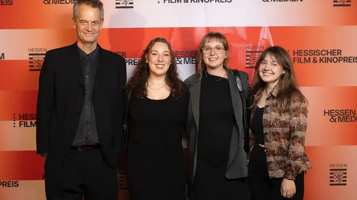 Prof. Tom Schreiber, Roya Ghanavati und Theresa Philine Kramer (Nominierung „Bester Hochschulabschlussfilm“), Dascha Petuchov (Plotlessfilm, Nominierung „Bester Spielfilm“).  Prof. Tom Schreiber, Roya Ghanavati und Theresa Philine Kramer (Nominierung „Bester Hochschulabschlussfilm“), Dascha Petuchov (Plotlessfilm, Nominierung „Bester Spielfilm“).