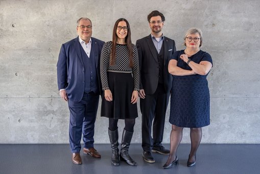 Das Präsidium der Hochschule RheinMain; von links: Prof. Dr. Andreas Brensing, Dr. Tina Klug, Prof. Dr. Christian Schachtner, Prof. Dr. Eva Waller