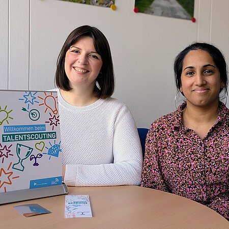 Talentscouts der HSRM Talentscouts der HSRM sitzen am Beratungstisch
