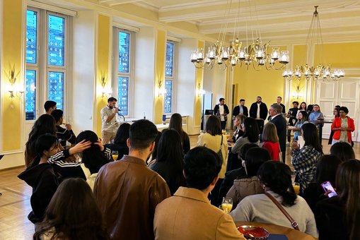 Begrüßung der internationalen Studierenden im Wiesbadener Rathaus.