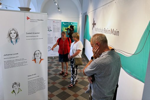 Vernissage der Ausstellung "50 years: our faces" im Wiesbadener Rathaus.