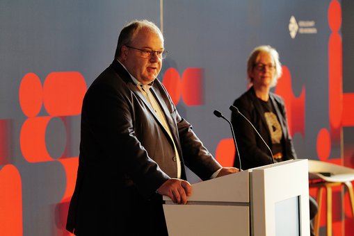 Prof. Dr. Andreas Brensing und Christine Regitz