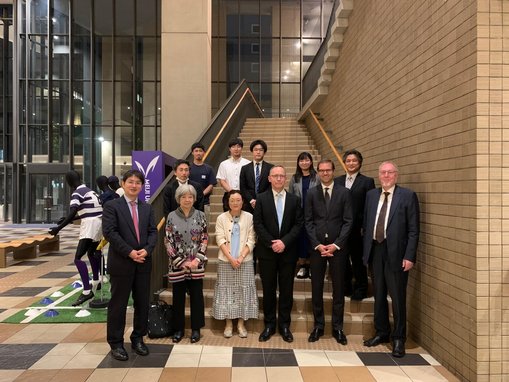 Prof. Dr. Alexander Eufinger hat verschiedene Hochschulen in Japan besucht, hier mit Vertreter:innen der Meiji-Universität in Tokio. © Hochschule RheinMain