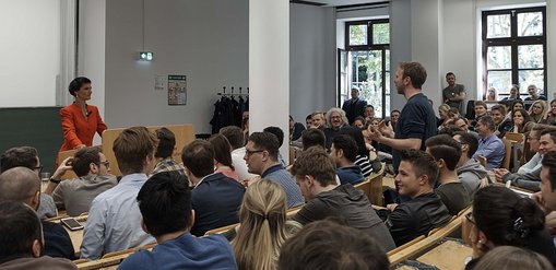 Sahra Wagenknecht - Diskussion mit Studierenden der Wiesbaden Business School